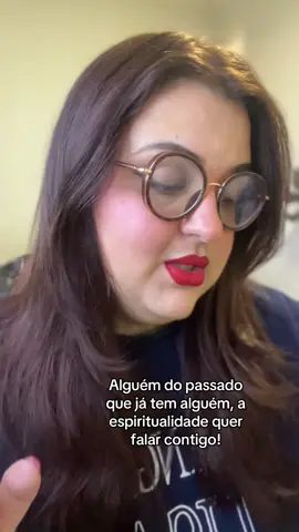 Qualidade quer falar com você sobre alguém do passado que já segui em frente, o tarot vai te dizer tudo.