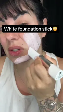 Hello flawless skin! This is smooth and lightweight and gives amazing coverage. @ELROEL.US blanc foundation color changing foundation stick. #elroel #foundationstick #fullcoveragefoundation #colorchangingfoundation #flawlessskin 