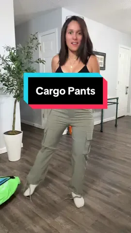 No sabía que necesitaba estos cargos hasta que me los puse 🖤 son cómodos, se ajustan perfecto y tienen bolsillos de verdad (¡sí, de verdad!). Quedan bien con todo y el estilo  está a otro nivel. #CargoPants #casualstyle #cargopantsoufit #TikTokShopCreatorPicks #Dealsforyoudays 