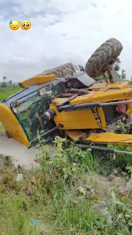 foryou# yo vidio chahi misin aptr ko lagi hai#😫😓🥹 #lalitpoor#accident#JCB#foryou #vidio @मगर 🙏 @🆂︎.🅷︎.🆄︎.🆂︎.🅰︎.🅽︎.🆃︎ 