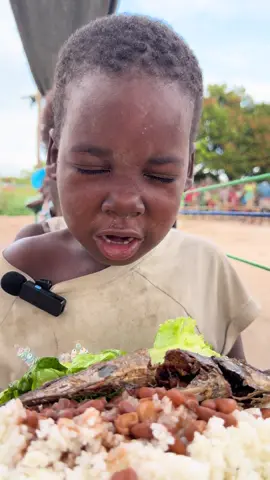 Vocês já agradeceram a Deus hoje pelo seu dia de alimentação 💔😭