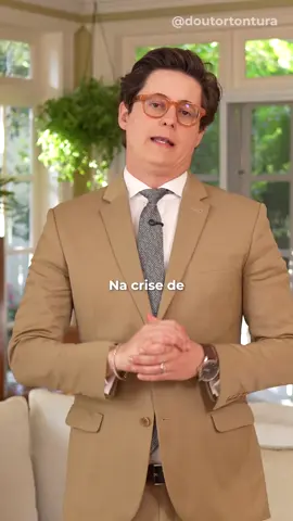 Labirintite faz o mundo girar… ou é você que está girando? Na crise de labirintite, muita gente descreve a sensação de que tudo está girando o teto, as paredes, os móveis… ou até o próprio corpo. Mas será que faz diferença no diagnóstico saber quem está girando? Hoje a medicina sabe que o mais importante é identificar se há vertigem, uma sensação anormal de movimento, e não exatamente se é o mundo ou o corpo que gira. E atenção: o que a gente chama de “labirintite” pode, na verdade, ser uma entre mais de 40 doenças diferentes. Por isso, entender a causa da sua tontura é essencial o tratamento muda completamente dependendo do diagnóstico. A boa notícia é que a maioria dos casos tem tratamento! Não normalize a tontura. Procure ajuda médica especializada. Deixa de ser tonto e me segue aqui pra saber tudo sobre tontura! Dr. Saulo Nardy Nader | Neurologista | CRM:146114/48564