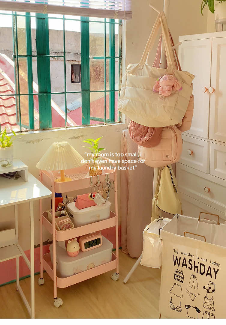 space saver laundry basket bc it’s definitely foldable! 🧚🏻‍♀️ #dormlife #dormessentials #roomessentials #roomfinds #laundrytok #laundrybasket #laundryday 