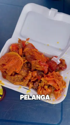 Pelanga callejera en Bogotá. Doña Ana hace unos buenos años vende Pelanga en el 20 de julio para sacar su familia adelante.  Junto a @Colombiana La Nuestra les mostramos la historia de este emprendimiento. Nada más nuestro que la Pelanga como la nuestra.  #quecomerenbogota #bogota 