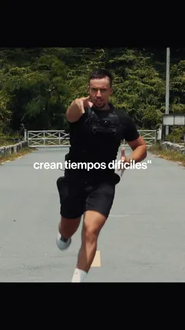 Los tiempos difíciles crean hombres fuertes. Los hombres fuertes crean tiempos fáciles. Los tiempos fáciles crean hombres débiles. Y los hombres débiles crean tiempos difíciles. Sígueme para el mejor contenido diario 👉 @pablovincere #motivacion #motivacional #mentalidad #desarrollopersonal #viral #parati #pablovincere