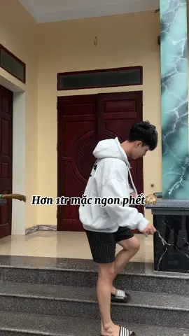 Biết thế mua 2 cái. #thoitrang #OOTD #trending #hoodie 