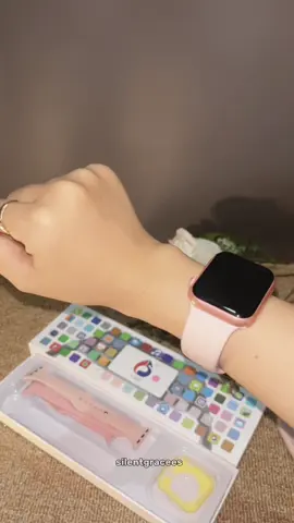 Lingkar pergelangan tanganku 15cm, yap kecil bgt tapi pake ini bagus bgt ga kebesaran, krn ukurannya cocok bgt di aku😍 yang mau samaan link nya ada di bio / komenku NO. 30 guys🥰 ! Ini smartwatch dari meizu (link only in my bio or comment)