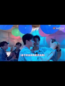 មិនដឹងថាត្រូវនិយាយយ៉ាងមិចអោយសមព្រោះ ocean jiang គឺគាត់មើលថែ seekyliបានយ៉ាងល្អកែវភ្នែកដែលមើលseekyliគឺពរពេញទៅដោយកាបារម្ភ ខ្វាយខ្វលគ្រប់ពេលដែលថតជាមួយគ្នាគឺតែងតែសួseekyliថារីករាយអតសប្បាយចិត្តអតខ្លាចអូនពិបាកចិត្តព្រោះដឹងពីអូនគេច្បាស់ណាស🥺❤️#desiretheseriesbl #垂涎desire #shenwenlang #gaotu #oceanjianga #seekyli 