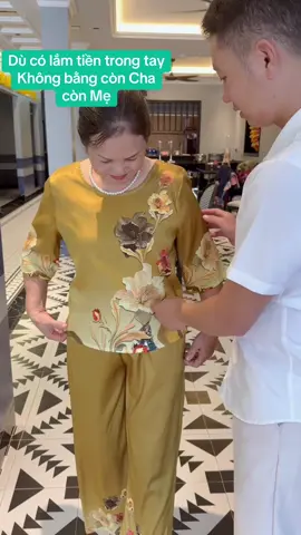 Bộ lụa vân gỗ tặng bà tặng mẹ, hãy báo hiếu khi còn có thể #dochome #dochome #tiktokshop #boluavango 