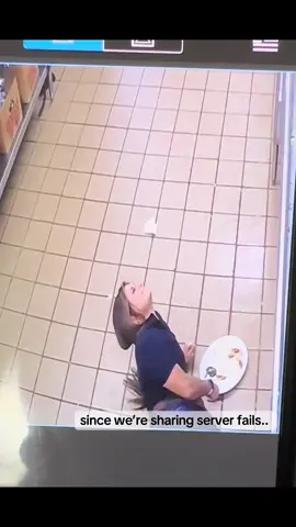 guess who didn’t let the plate break?? 😎 the pain straight up the back was crazy.. #serverfails 