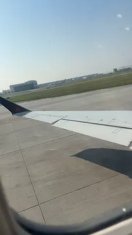 #fyp #airport #crj900 #canada_life🇨🇦 #aircanadaexpress #avgeek #emirates #qatarairways 