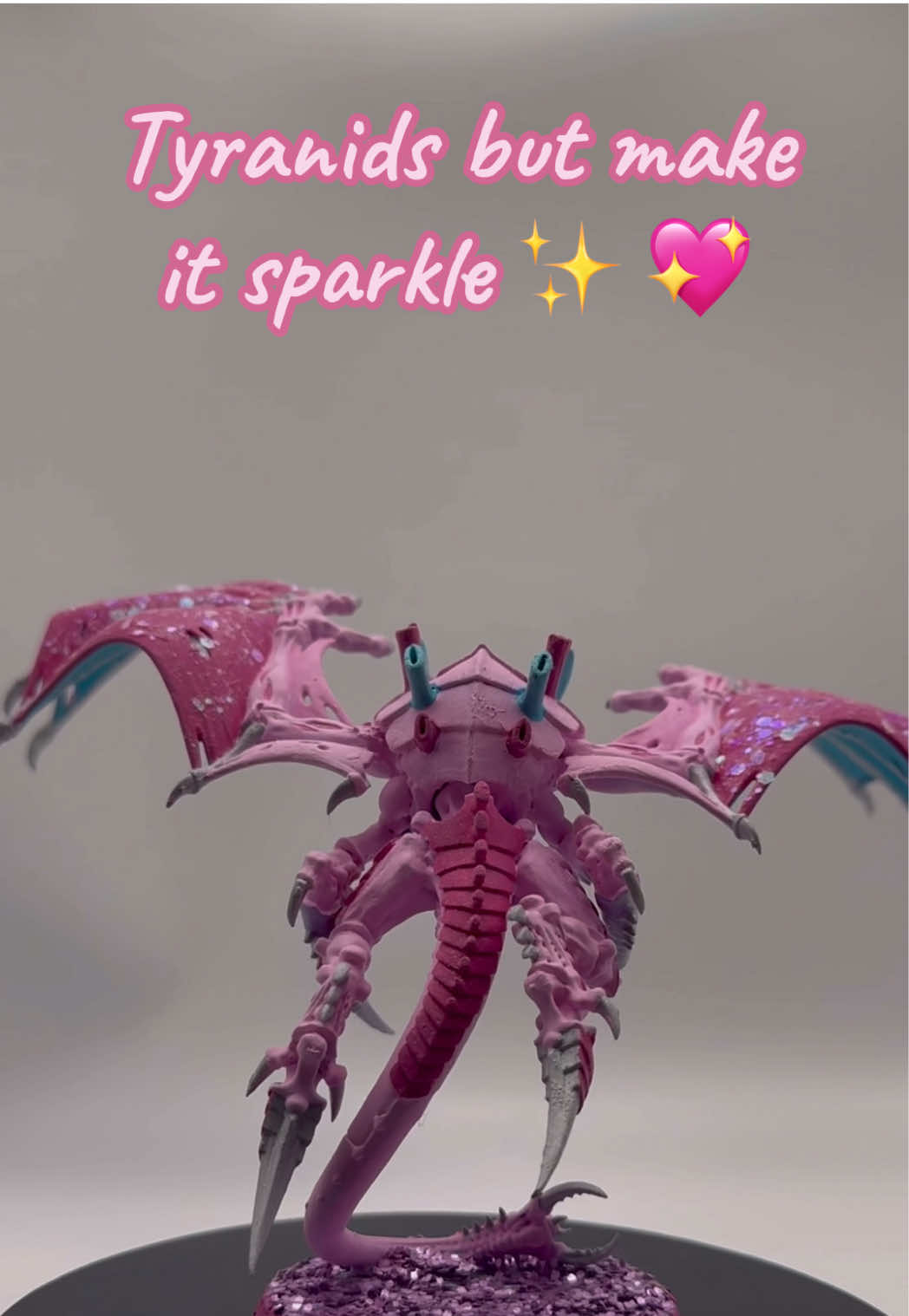Tyranid gone sparkly 💖✨ #warhammer40k #warhammer #warhammergirl  #glitter #girlywarhammer #tyranids40k #minatures #tyranid 