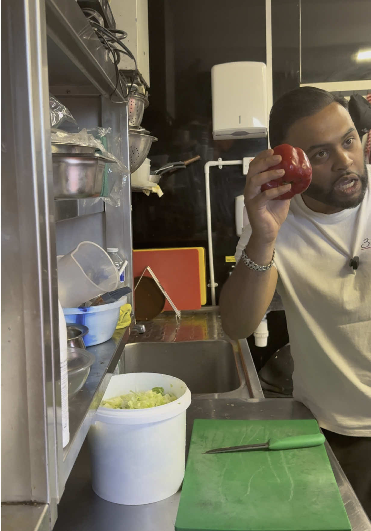 Can’t get the staff these days 🤦‍♂️ 😂 #fyp #foryoupage #burger #kebab #smashburger #comedyvideo #