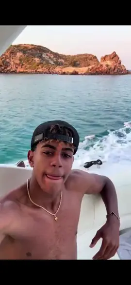 ves estas y muchas mas celebridades en el link del perfil! #playlist #spotify #lamineyamal