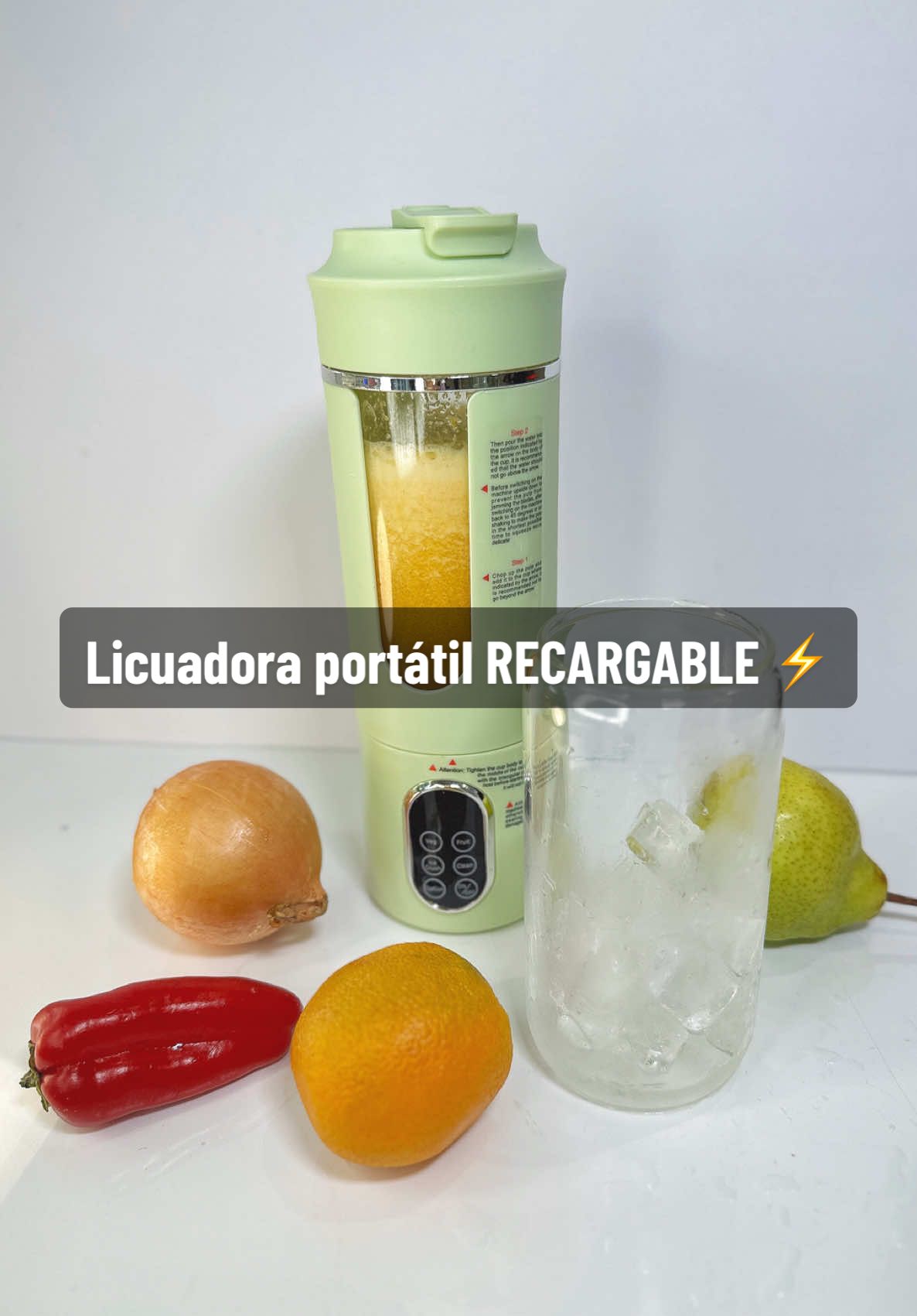 Esta mini licuadora portátil es recargable y TRITURA hielo, frutas, verduras… ¡lo que le pongas! Ideal para jugos, smoothies o papillas en segundos. 🧃✨ La amo!!!!🥰  #tiktokmademebuyit #tiktokshop #portableblender #kitchenfinds #licuadora #homegadgets #smoothielover 