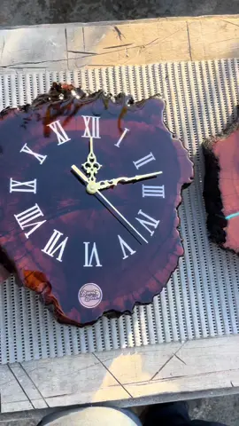 Relógios rústico  Feito em madeiras nobres e acabamento vitrificado em resina 👨🏻‍🌾💎 #vidanocampo #agro #roça #trabalhorustico 