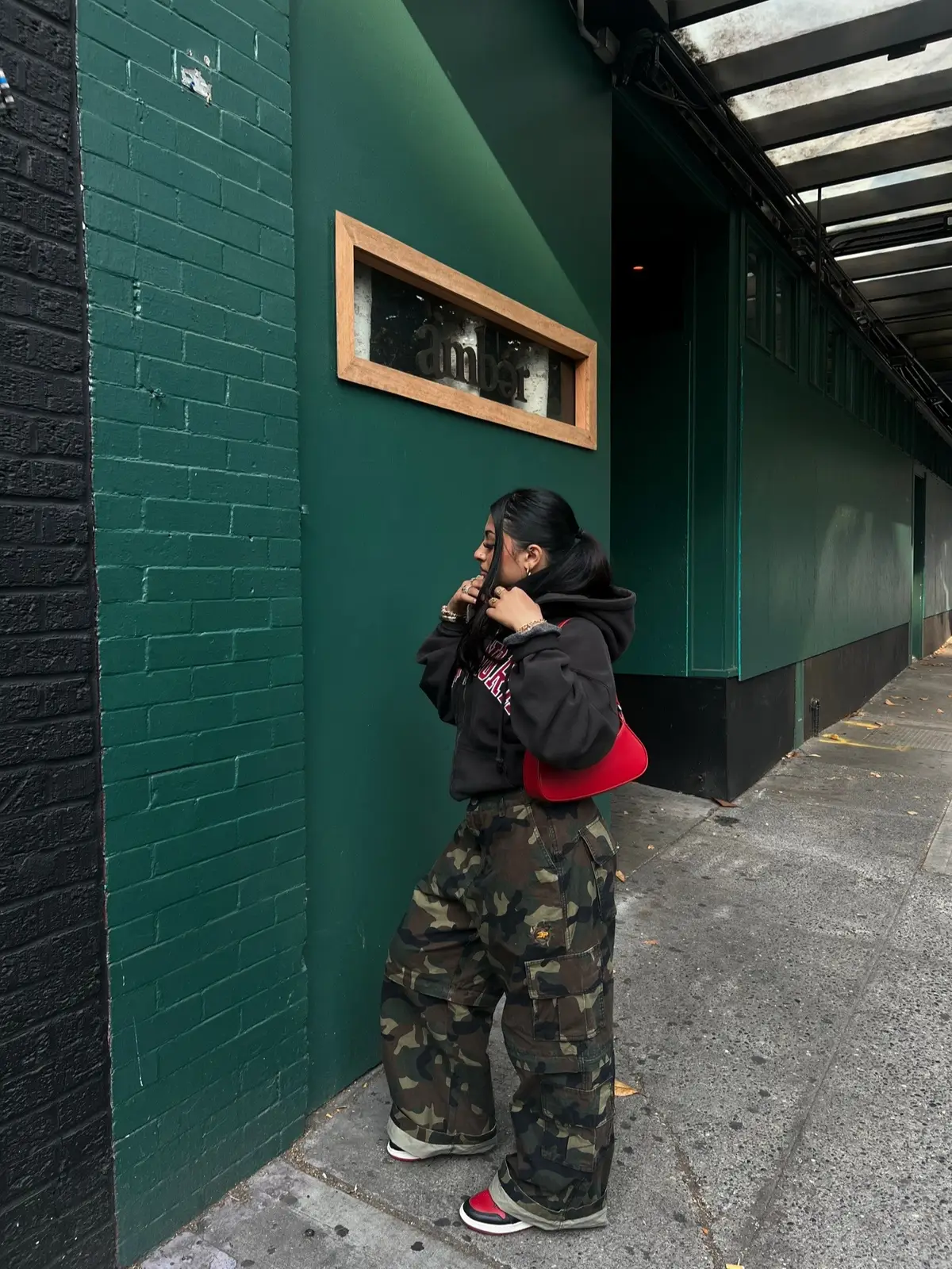 FOTD 🏙️ #fashioninspo #outfitideas #fyp #streetwear #fashioncontent #brokenplanet #camopants #city #seattle 