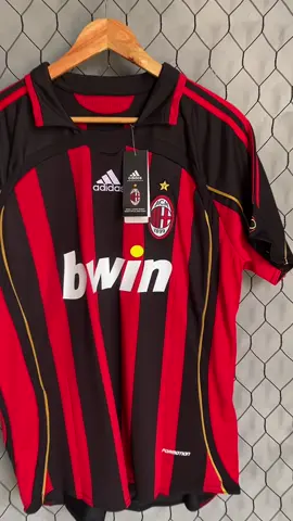 Camisa Retrô saindo pro nosso cliente 🔥 Curte camisa de time ? Ta esperando oque para adquirir a sua ? ⚽️💥#milan #acmilan #camisamilan #kaka #kakamilan #futebol #camisasdetime #camisasdetimetailandesas #camisastailandesas #camisasretro 