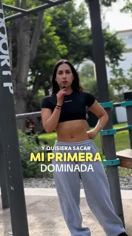 Tu primera dominada en un parque porque NO NECESITAS MÁS 🔥 #calistenia #calisthenicsgirls #dominadas #barras #gymencasa 