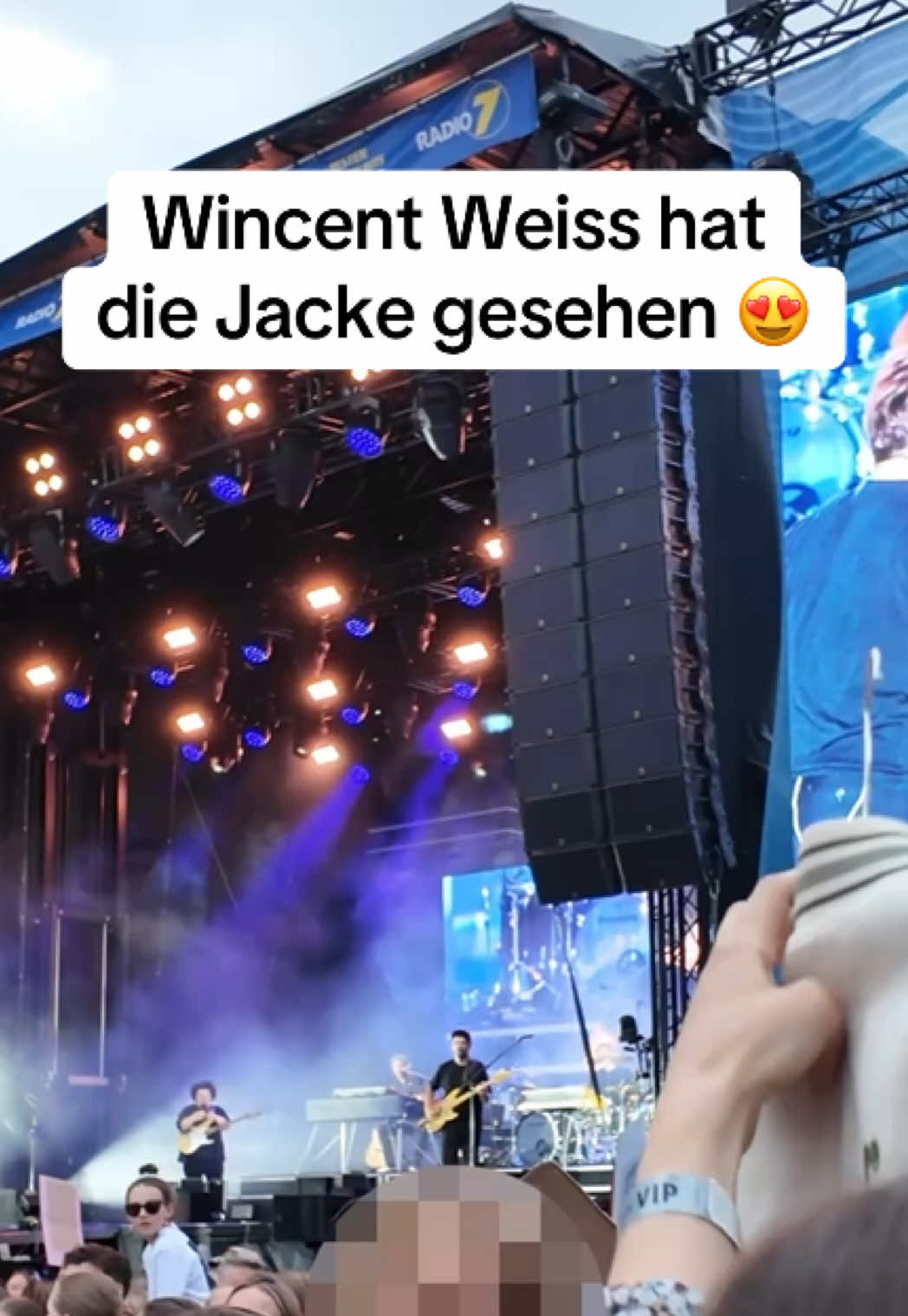 Ich hätte mir keine bessere Reaktion wünschen können! Ich kann’s noch gar nicht richtig glauben, dass es echt geklappt hat. 🥰♥️ Es ist so viel passiert an dem Abend, ich hab das Ganze in ein zehnminütiges YouTube Video gepackt, da könnt ihr alle Details sehen. Der Link ist in meinem Profil ♥️