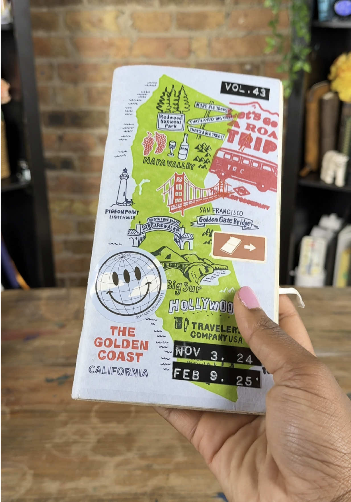 As our time with the Traveler’s Caravan comes to a close, we decided to ask Atlas Team members how they use their travelers🤔! #atlasstationers #chicago #stationery #travelersnotebook 