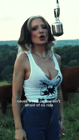 i had to give these cows lots of snacks for this!!!!! like it pls also who do u want on it !!! texas women only 😈