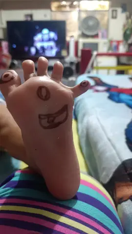 Cuando tú hija tiene un sid en su pie 🫢🤣