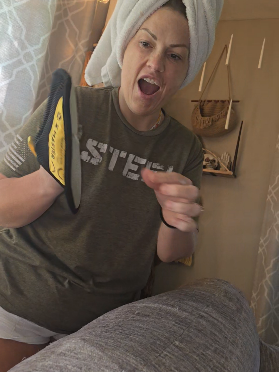 This grooming glove for cats is perfect for use on your pet, as well as on furniture, bedding, and clothes. It's designed for multiple surfaces, making it the go-to tool for all your hair-removal needs #xmaster  #pethairremoval #fyp 