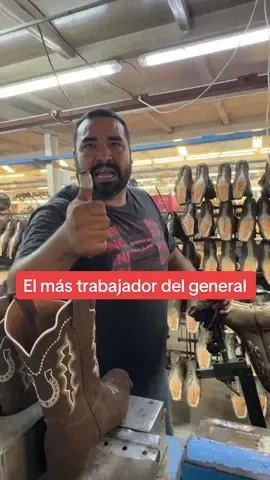 En la fábrica de botas El GENERAL #elgeneralboots #elgeneralwesternwear #penjamoguanajuato #abasologto🇲🇽🌵 #lapiedadmichoacan #pastorortizmichoacan #guanjuato #cueramarogto #irapuatogto #losachos #salamancagto #romitagto 