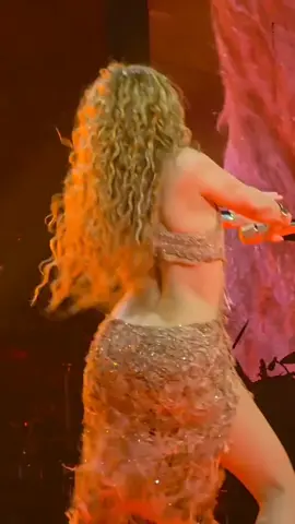 Can’t stop watching Shakira dance! ❤️‍🔥#QueremosShakiraNoBrasil #Shakira #fyp #viral  #latortura #lmynlworldtour 