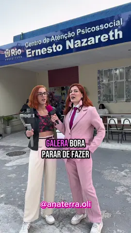 Quando foi que normalizaram as piadas com o caps gente? Vamos parar de espalhar desinformação sobre o caps? Todos merecem ter acesso a um serviço de qualidade pra cuidar da própria saúde mental. O caps é um legado da luta antimanicomial e é uma forma de tratar quem precisa em liberdade. Ninguém merece ficar preso, não tem como fugir do caps porque ninguém tá trancado lá dentro. Tá certo? Hospício nunca mais e meme com o caps também não!  #caps #saudemental #psiquitria 