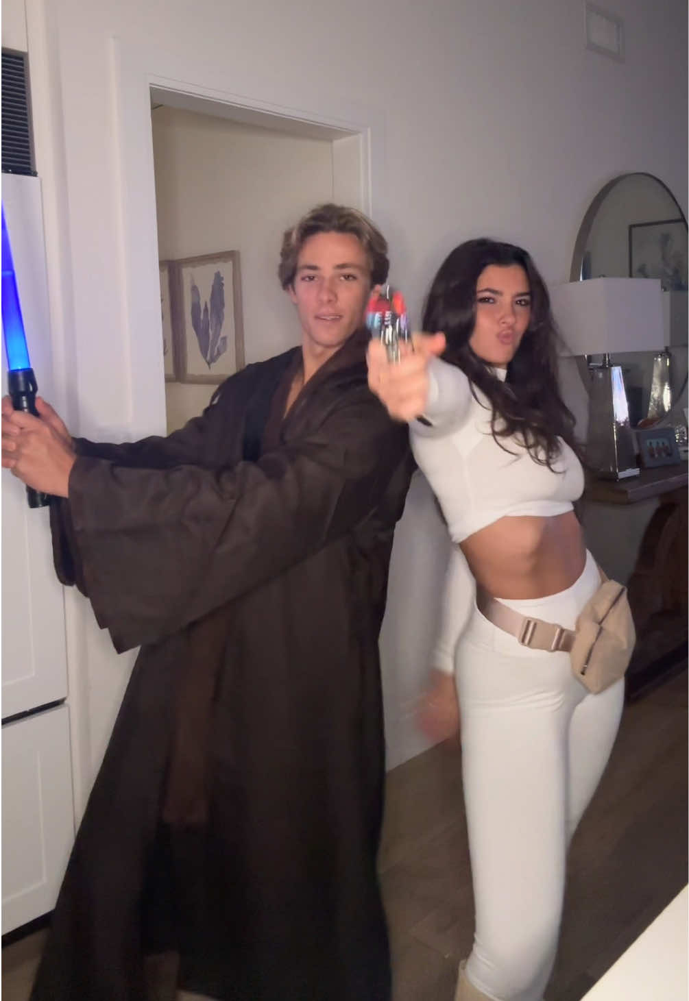 have to get rid of all my drafts from this night or else I’ll loose them. #anakinskywalker #padmeamidala #anakinandpadme #starwars #starwarsfans #starwarscostume #padmecostume #halloweencostume 