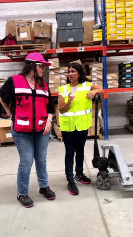 Recuerda safetyamiga: nada de andar distraídas en el trabajo o sin el EPP adecuado. 😪 #Safetygirl #Safety #Consejos #Seguridad #Recomendaciones #SafetyTips #safetyfirst #EPP #SeguridadLaboral 