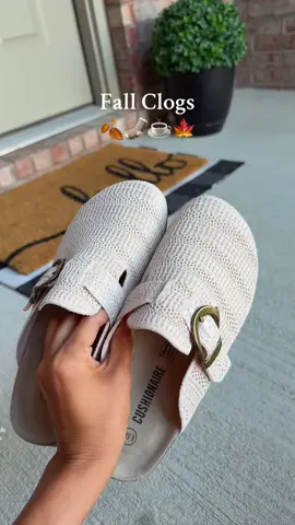 #freeshipping #leggingsoutfit #fallfashion #clogs 