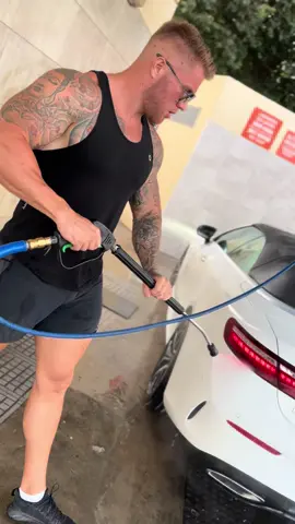 Who needs a cleaning service?? 💦🧼 