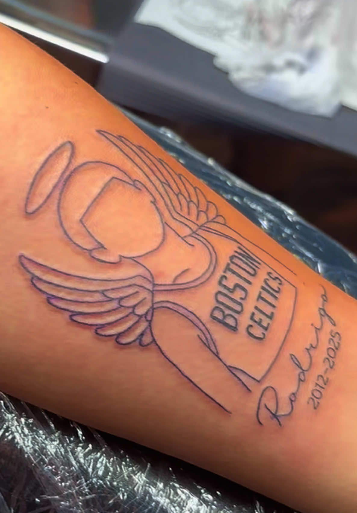 Mi angel por el resto de mi vida, algún dia nos volveremos a abrazar y de nuevo estaras en los brazos de mamá para nunca soltarte 💔🕊️ Te amo por siempre Mi Rodri❤️‍🩹 You would be so proud of your mommy & Tia sky for repping your favorite Team 🏀 💚 Thank you sister for the BEST birthday gift #celtics #tatum @Skylaaar #childloss #bostonceltics #boston #0 #fyp @Boston Celtics 