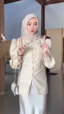 kemeja slimfit gemeyy😫💸 #kemeja #kemejawanita #slimfit #bunga #cream #kemejastyle #fyp 