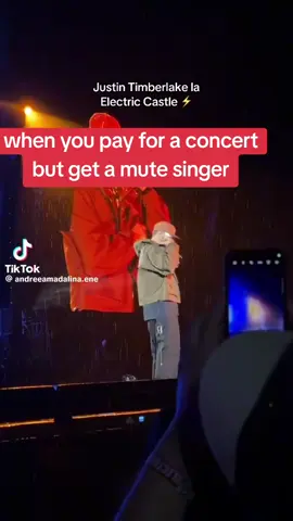 dude took a day off on stage.. from @andreeamadalina.ene  #justintimberlake #romania #popular #britneyspears 