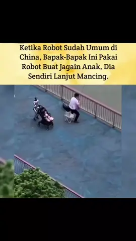 Beli robot cuman buat jagain anak. The real pemancing sejati. Robot dari perusahaan Unitree kini bisa membantu orang tua mengawasi balita yang sedang duduk di stroller (kereta dorong) secara mandiri. Teknologi ini menunjukkan bahwa robotika mulai masuk ke dunia pengasuhan anak. Dengan fitur canggih seperti sensor dan sistem navigasi pintar, robot ini mampu mengikuti orang tua sambil tetap memantau si kecil. Jadi, orang tua bisa tetap aktif, bergerak bebas, atau mengerjakan hal lain di tempat umum tanpa harus terus-terusan mendorong stroller. Ini bisa jadi solusı modern buat keluarga muda yang ingin tetap produktif tapi tetap memastikan anak aman dan terpantau.