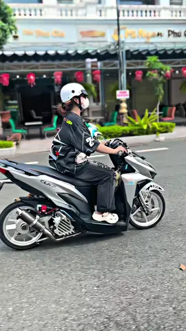 Lên xe em chở đi dạo #xuhuong #tuongdiij #viralvideo #vario 