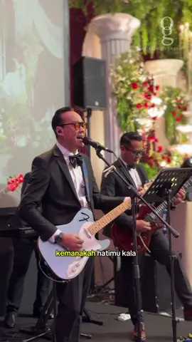 @let's hoogaa! Cover lagu: Memburu Rindu nyanyian Dato Hattan ✨ Song specifically requested by the father of the bride. 👰🏻‍♀️ In ear monitor #wx520 powered by Swiff Audio @LBS Music World Malaysia ⚡️ Venue: @GlamHallDamansara  #letshoogaa #hoogaaprojectband #liveperformance #membururindu #fyppppppppppppppppppppppp #livebandkl #fyp #bandforhire #malaysiatiktok #swiffaudio 