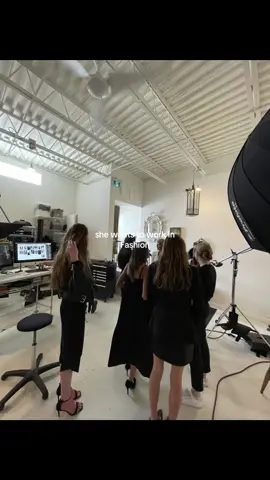 Dream job 💕 #fashiontiktok #fashion #dream #fashiondesigner #fashionmerchandising #work #fyp #aesthetic 