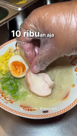 Tanggal tua tetep bisa makan enak tapi ga takut boncos😋😋 Ini caranya cahh: 1. Datang ke Jonkira tanggal 21-4 Agustus 2.Wajib disertai minuman 3. Bisa dine in atau take away 4.Wajib follow ig dan tiktok Jonkira 5. Wajib share instastory dan tag Jonkira. Selamat mencoba ✨🙌🏻 #jajankuypati #jajandipati #kulinerpati #infokulinerpati #jajantiktok #kulinertiktok #fyp #jonkiraramen #jonkirapati #ramendipati #makandipati 