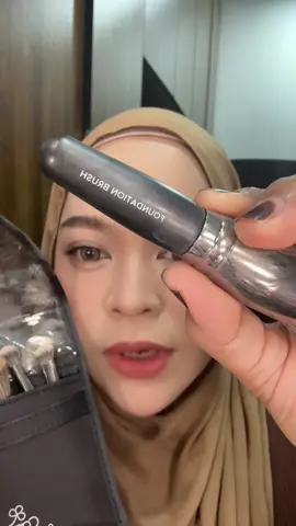 Now dah upgrade with label, lagi mudah nak guna #caryacosmetics #caryacosmeticsminibrushset #makeupbrush #makeup #beauty 