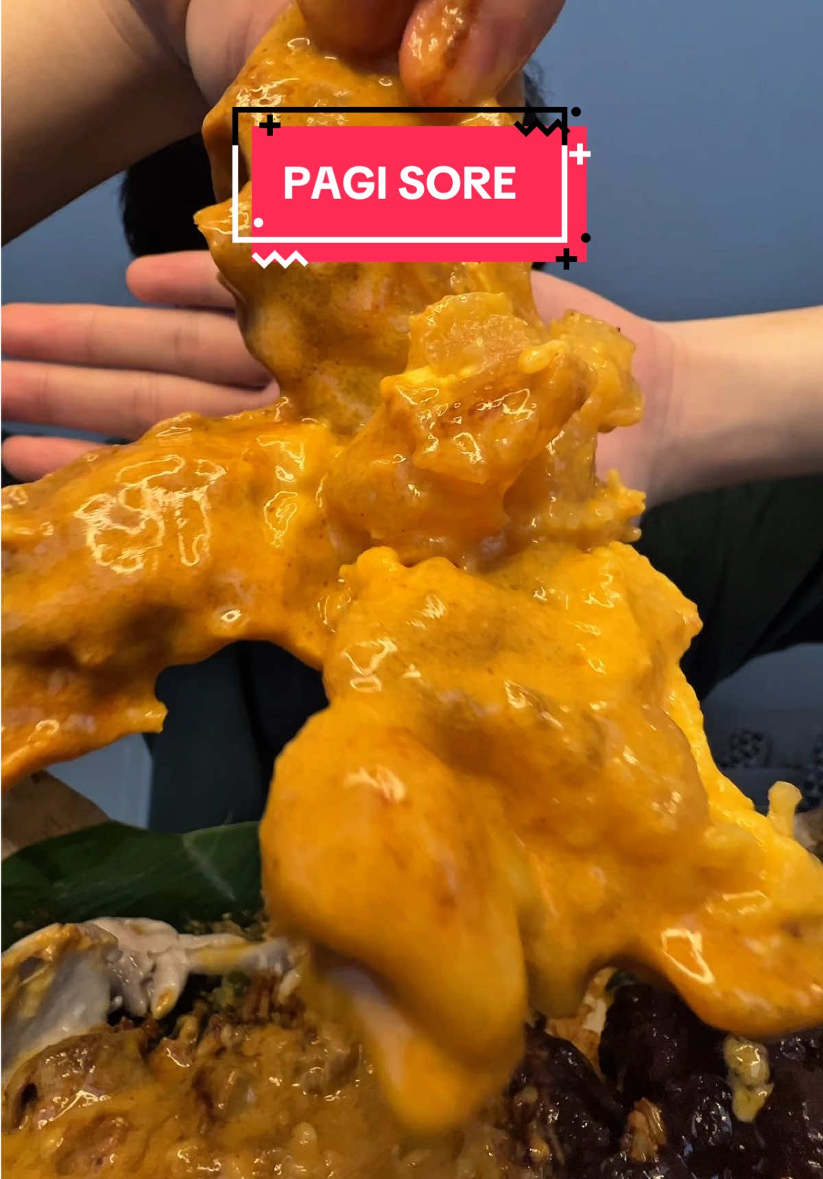 tetangga ngasih pagi sore… #tetangga #pagisore #nasipadang #rendang #tunjang #ayampop #makan 