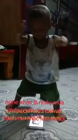 Chí Hiếu hồi bé nghe nhạc là nhảy múa 