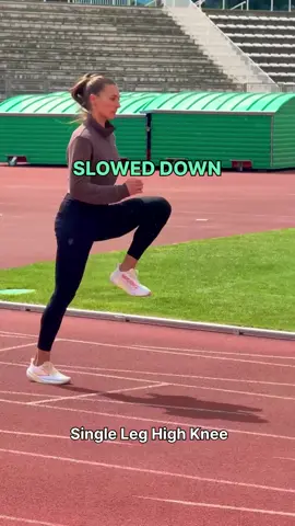Running drills FAST vs SLOWED 🔥 those warm up exercises are so beneficial to activate the right muscles and movements you’ll need for running fast or sprinting 💪🏼 #exercise #drills #sport #motivation #workout #run #Running 