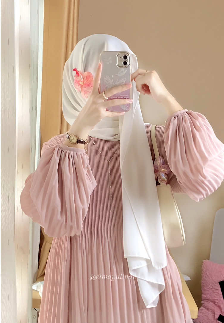 such a pretty match color🥰💗 #OOTD #blouse #blousecantik #blouseruffle 