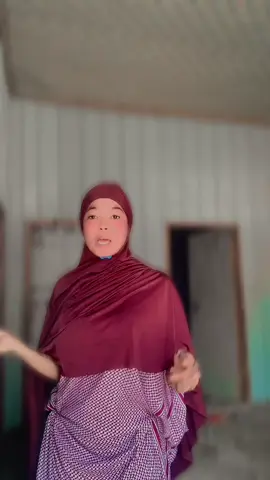 Baba aaan idinkadhigaa waxaaa idin baraaaa 🤮