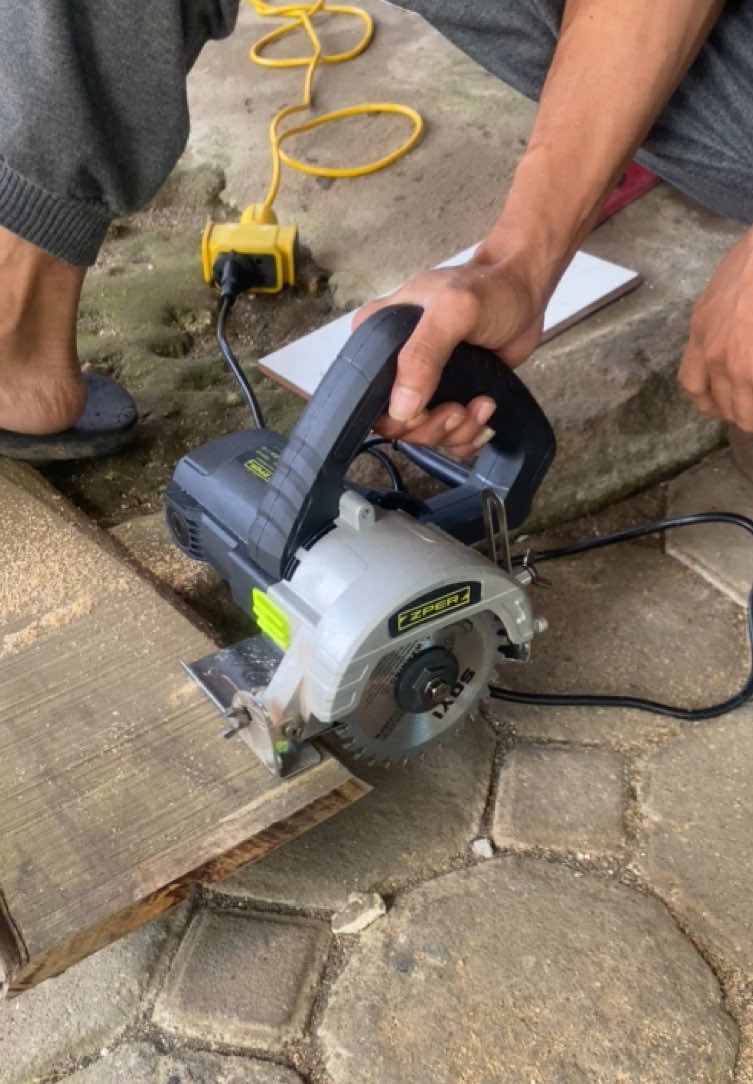 Circularsaw dari zhiper 300 ribuan aja udah dapet fullset jadi buat yang mau order silahkan klik keranjang kuning bisa cod✅ #circularsaw #mesinpotongkayu 